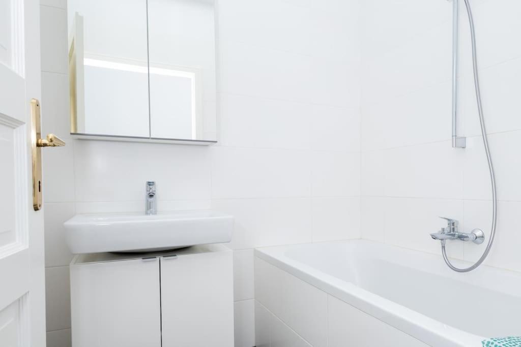 Orestaliving- 3Br On The Daube Canal/Friedensbruecke Viena Exterior foto